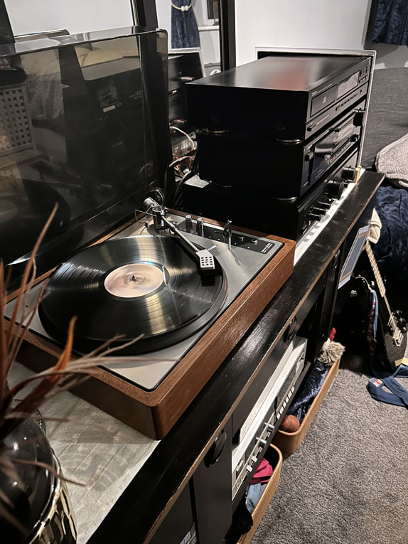 Eli Mayne hi-fi system