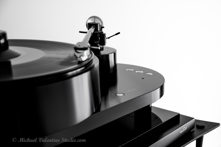 AMG Viella V12 turntable with WellFloat Board Slim model 3534SF