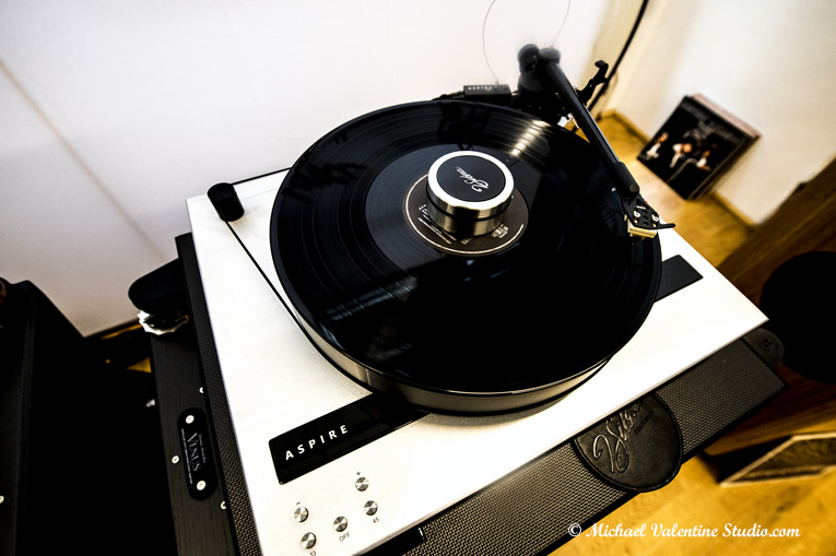 hORNS Speakers, Qualiton Amplifiers & Albedo Pure Silver Connections + Len HI-FI