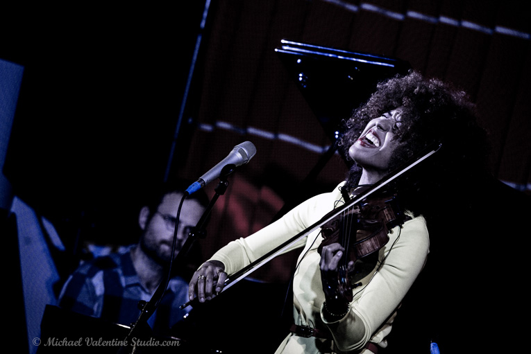 Yilian Ca&Atilde;&plusmn;izares